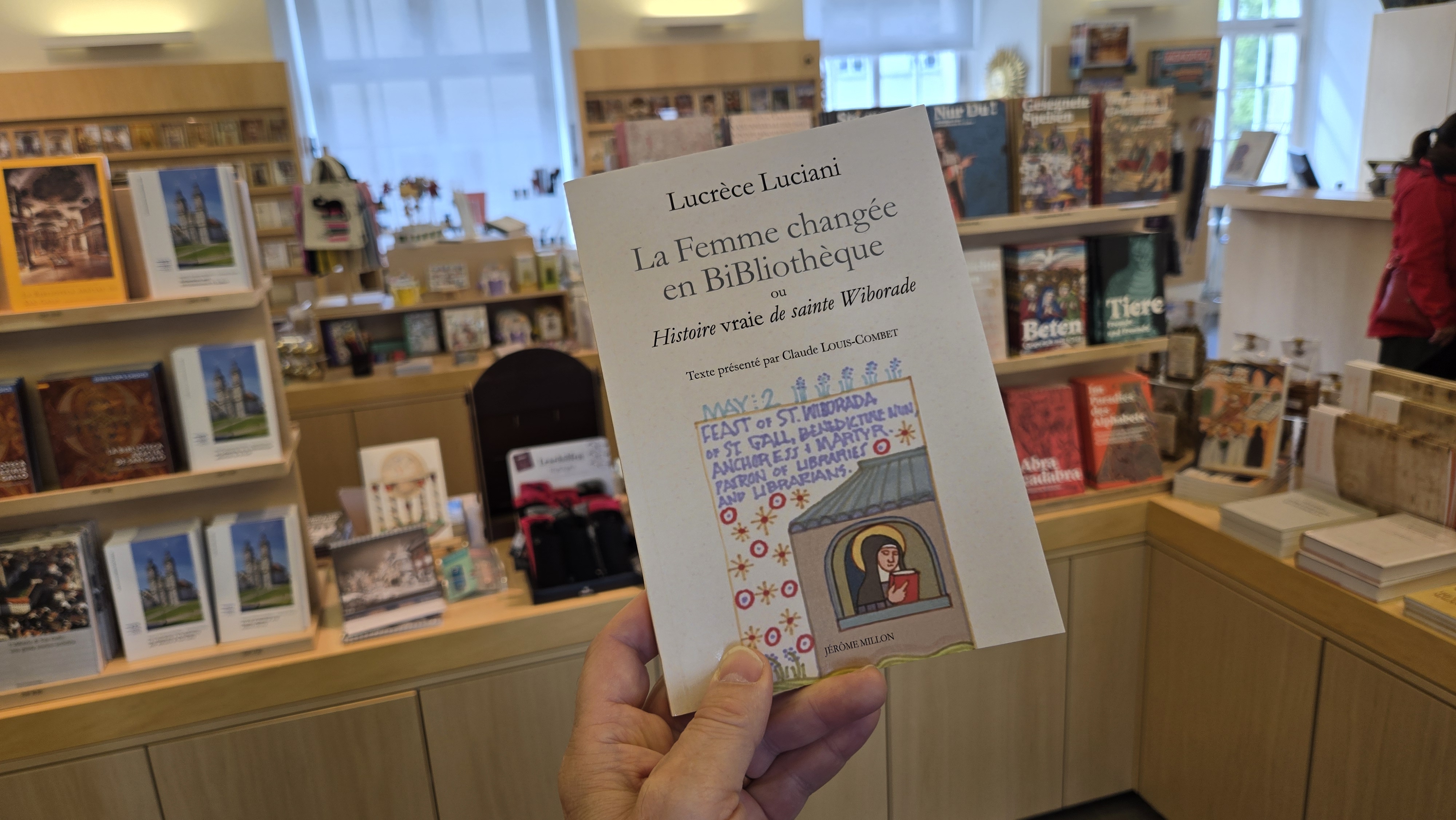 «La Femme changée en Bliothèque» im Shop der Stiftsbibliothek St.Gallen.